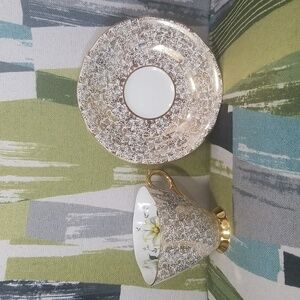 Windsor Bone China Teacup And Saucer With Gold Lace ANd Dogwood Pattern EUC
